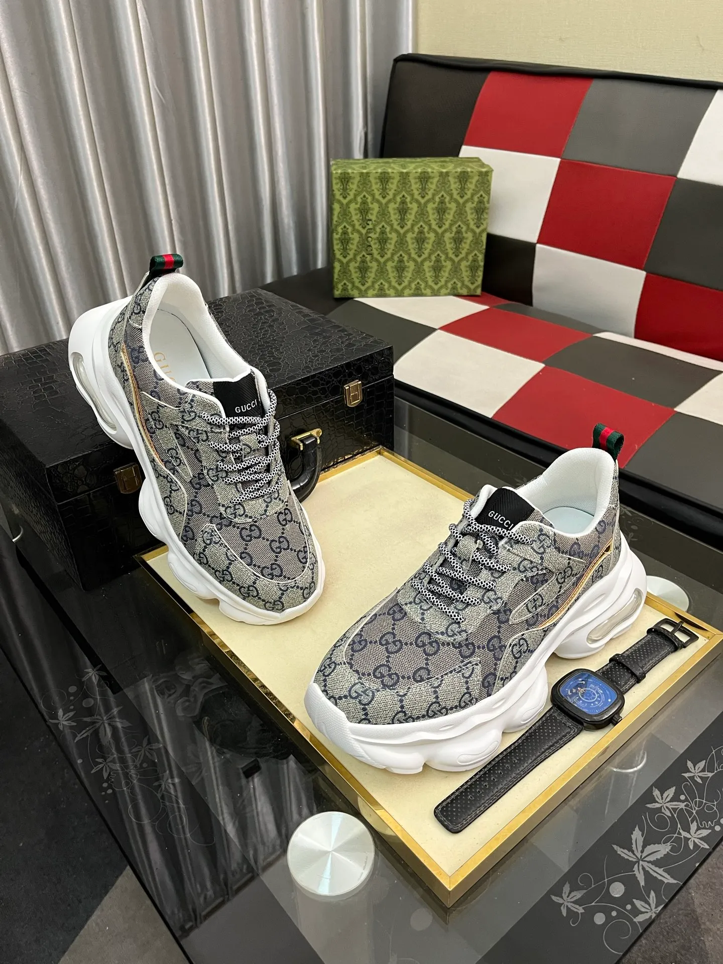 Men's shoes💰438⌚️⌚️[Gucci] Gucci's new men's genuine leather casual shoes, the highest version on the market, any comparison is welcome🆚! The original leather has excellent texture and is super high-end! Fetal sheep net lining imported from Italy, removable pad! Luxurious materials and fine workmanship, highly recommended! Code number: 38-444️⃣Colors available